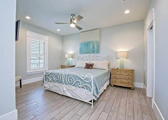 Beachfront~8bedrooms~lemonshello Holiday home Gulf Shores