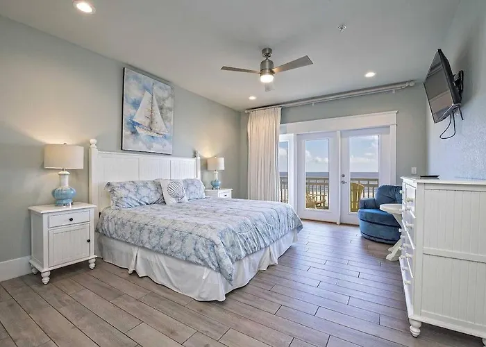 Beachfront~8bedrooms~lemonshello Holiday home